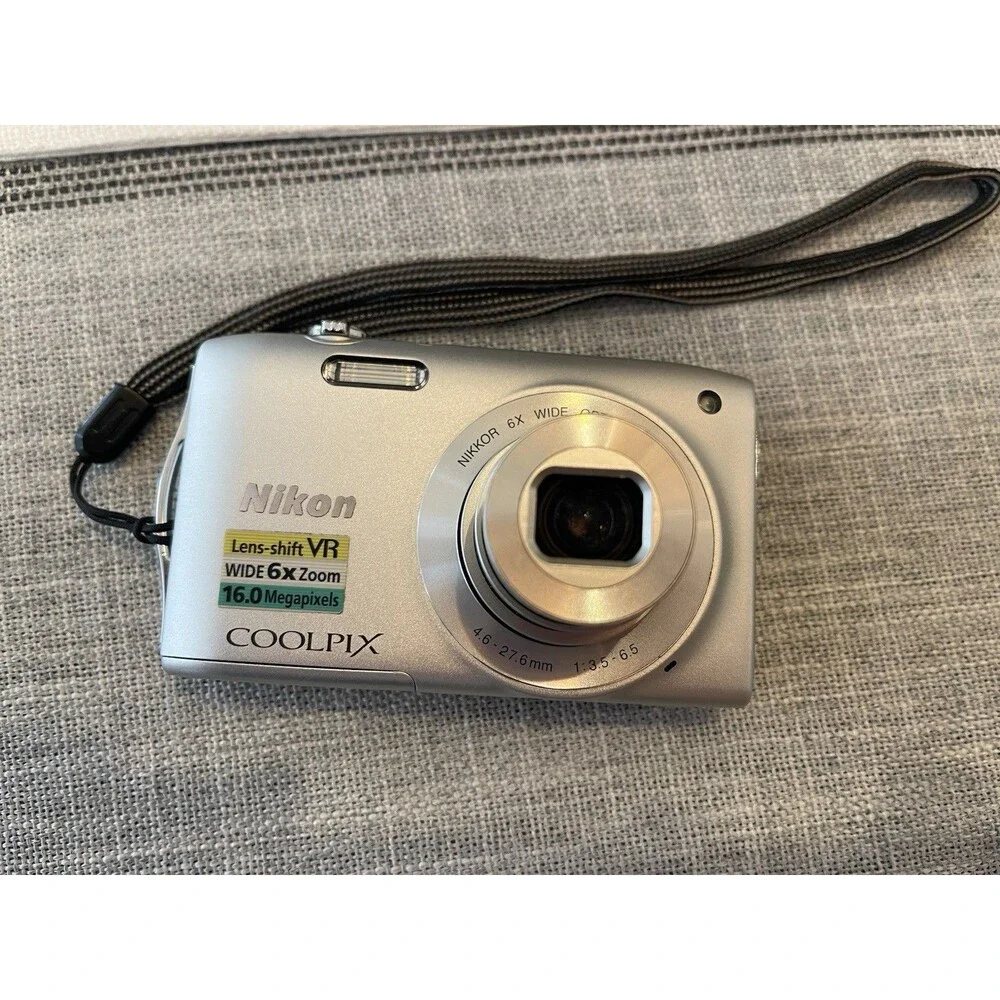 Nikon Coolpix S3300 Digital Camera Silver 16MP 6x Zoom Bundle 8GB SD Card Tested